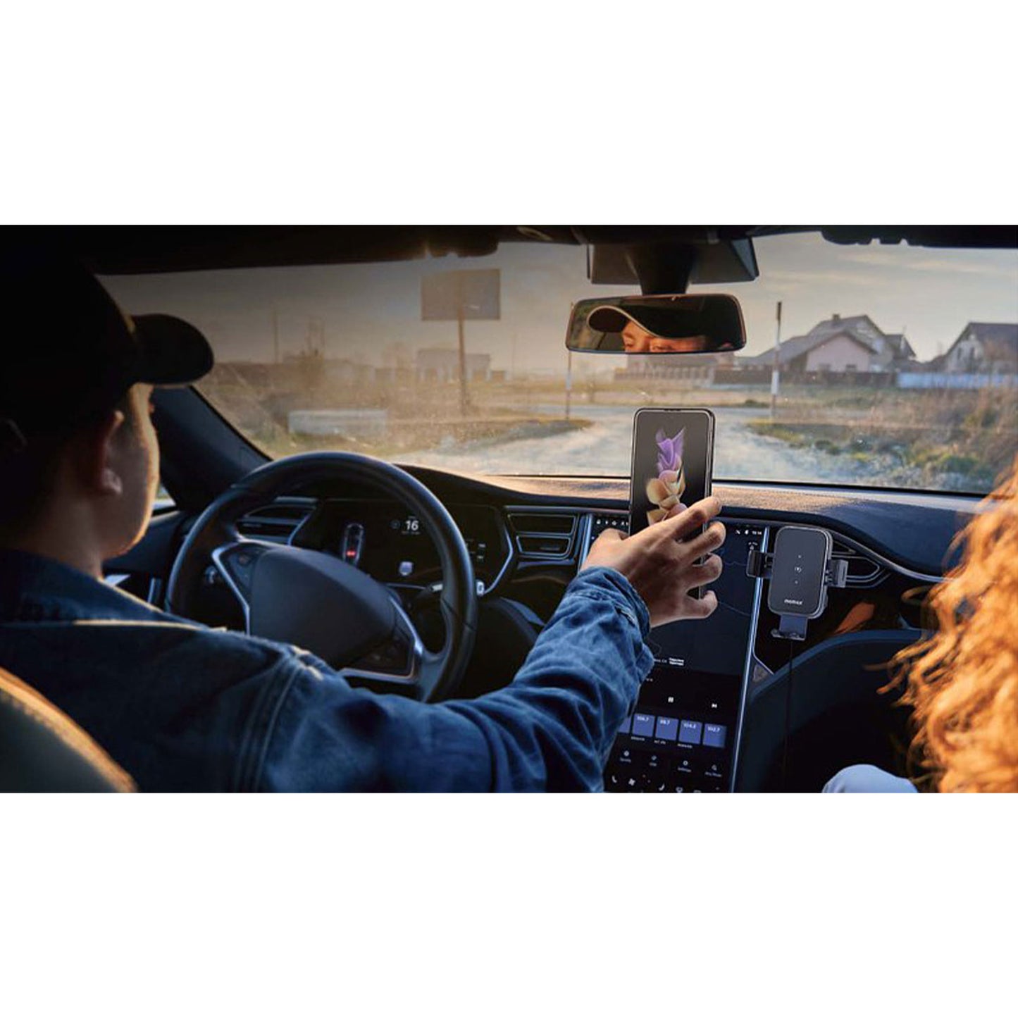 MOMAX 汽車冷氣出風口無線充電差電手提電話手機支架 汽車用品  wireless charging